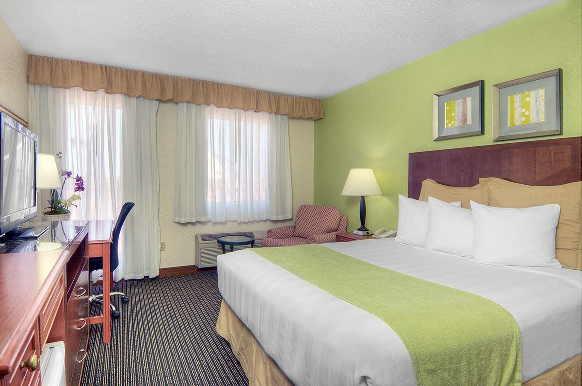 Los Prados Hotel San Mateo Ngoại thất bức ảnh