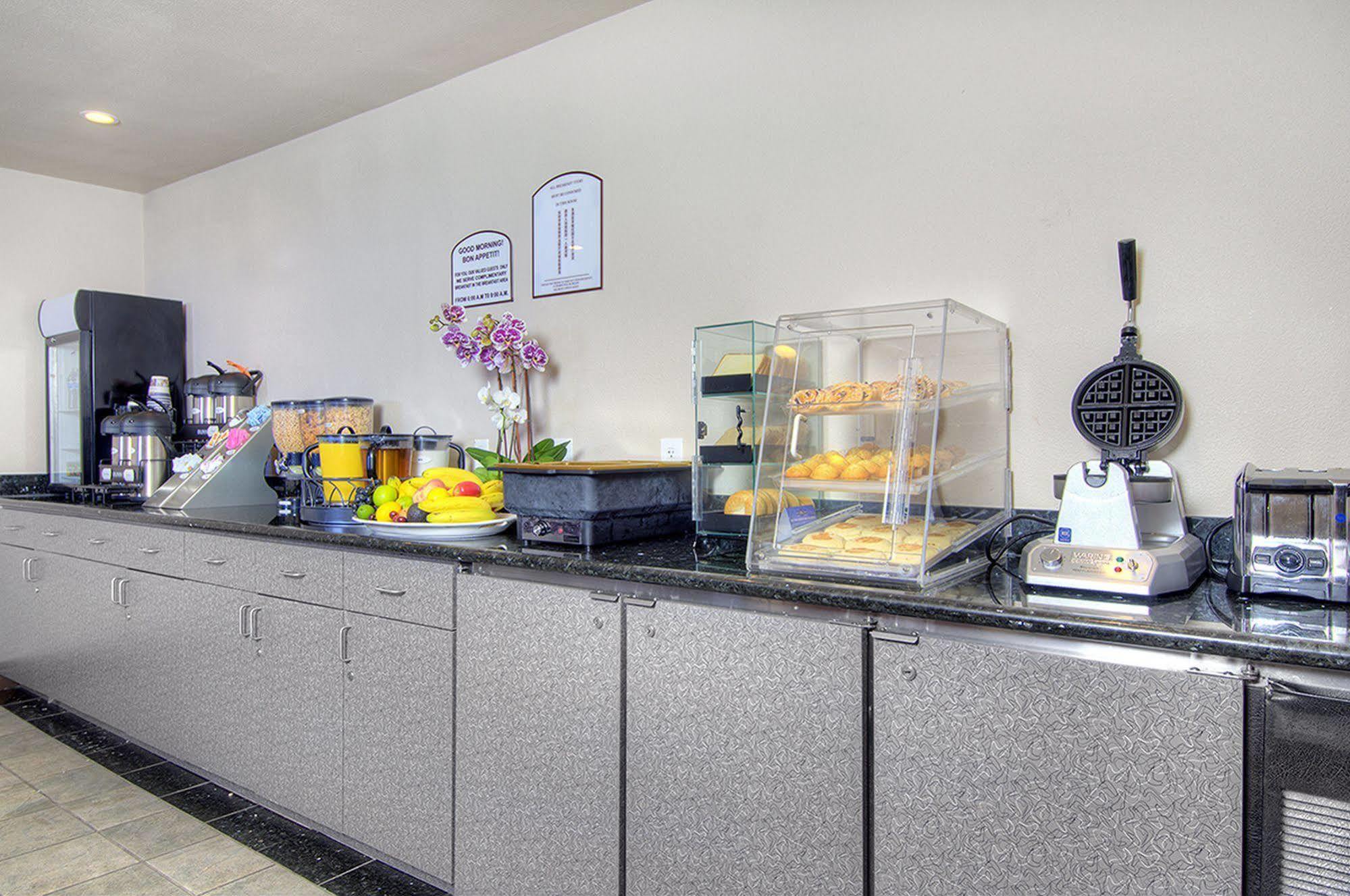 Los Prados Hotel San Mateo Ngoại thất bức ảnh